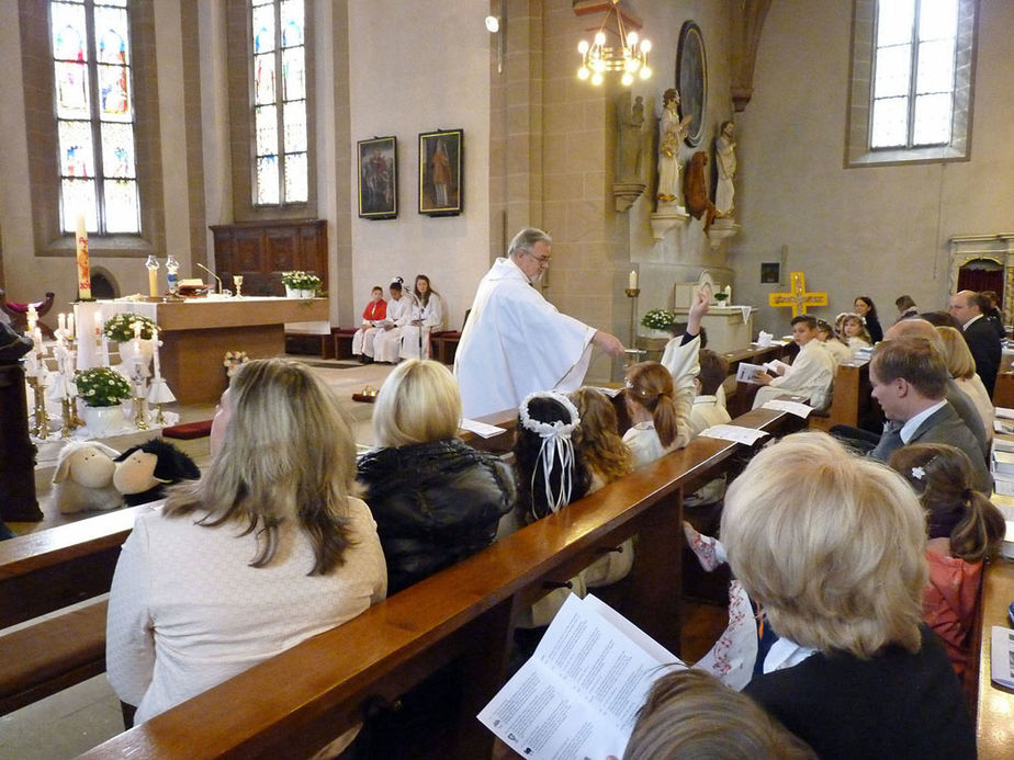 1. Heilige Kommunion in St. Crescentius (Foto: Karl-Franz Thiede)